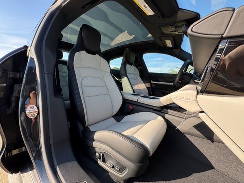 Used 2025 Porsche Taycan RWD image 28