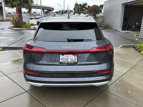Used 2019 Audi e-tron Prestige w/ Prestige Package image 7