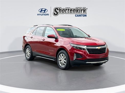 Used 2023 Chevrolet Equinox LT image 2