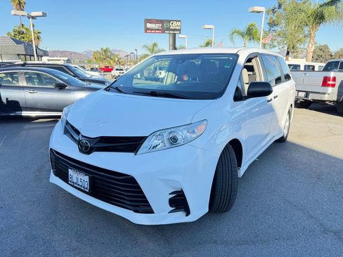 Used 2019 Toyota Sienna L image 5