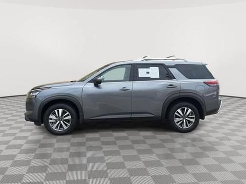 Used 2025 Nissan Pathfinder SL AWD/4WD image 6