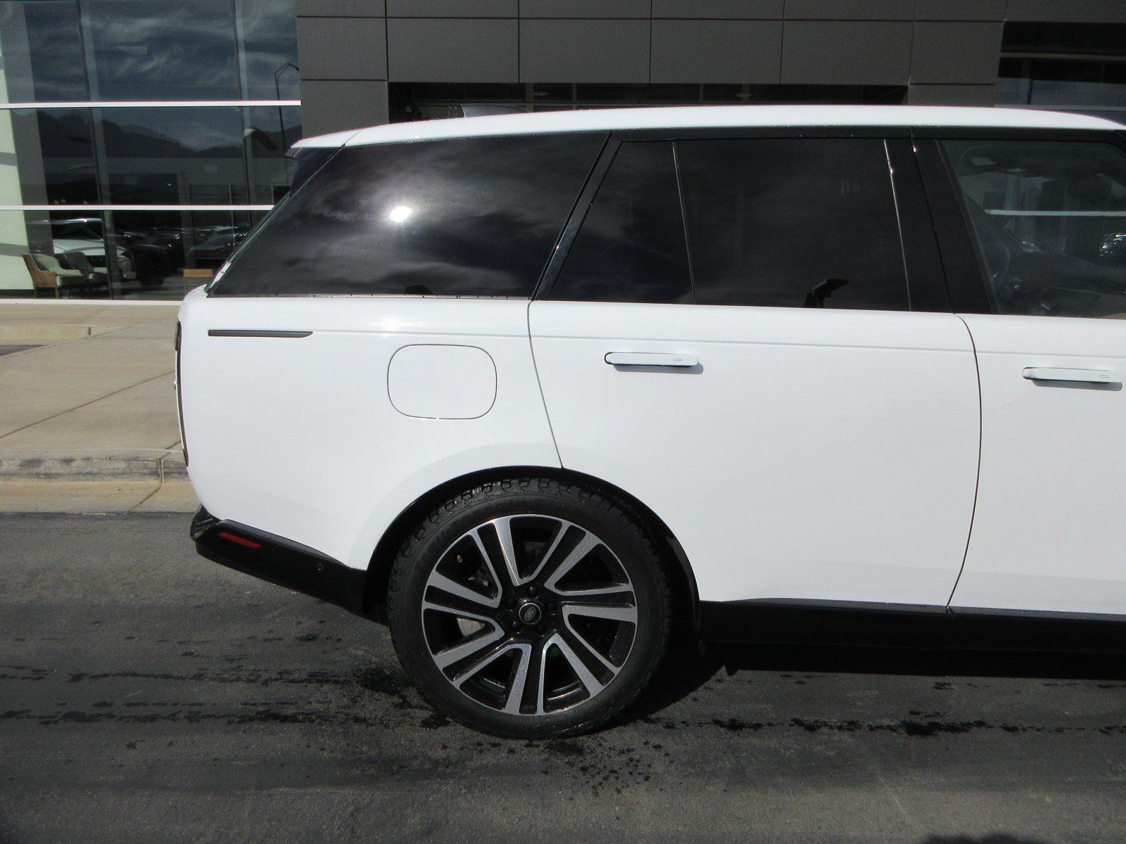 Used 2023 Land Rover Range Rover SE AWD/4WD image 9