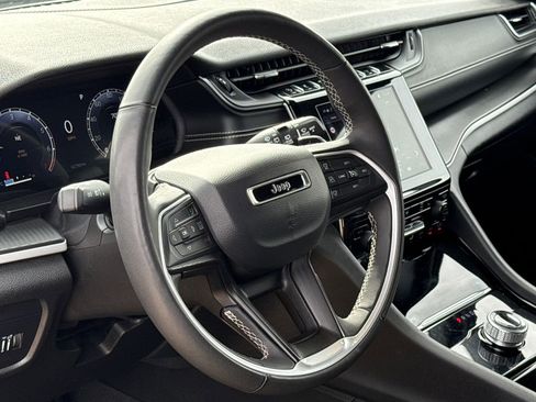 Used 2023 Jeep Grand Cherokee Altitude AWD/4WD image 17