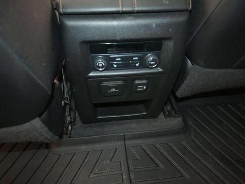 Used 2020 Chevrolet Traverse Premier w/ Redline Edition FWD image 15