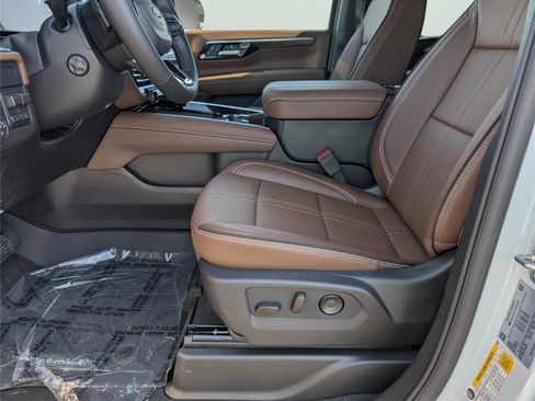 New 2026 Chevrolet Suburban High Country AWD/4WD image 34