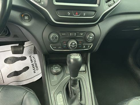 Used 2021 Jeep Cherokee Latitude Lux w/ Sun & Sound Group image 16