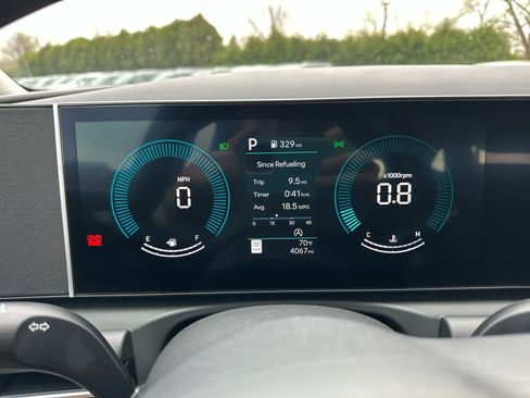 Used 2025 Hyundai Tucson SE image 8