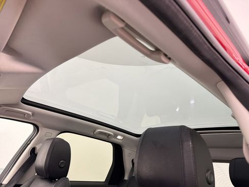 Used 2020 Land Rover Discovery Sport SE image 15