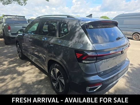 Used 2025 Volkswagen Taos SE AWD/4WD image 6