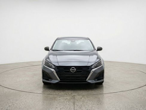 Used 2025 Nissan Altima 2.5 SV FWD image 2