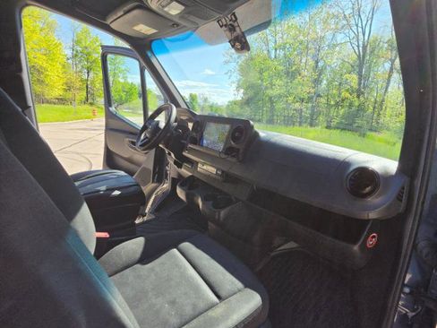 Used 2019 Mercedes-Benz Sprinter 170 image 19