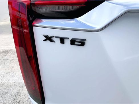 Used 2023 Cadillac XT6 Premium Luxury w/ Technology Package FWD image 7