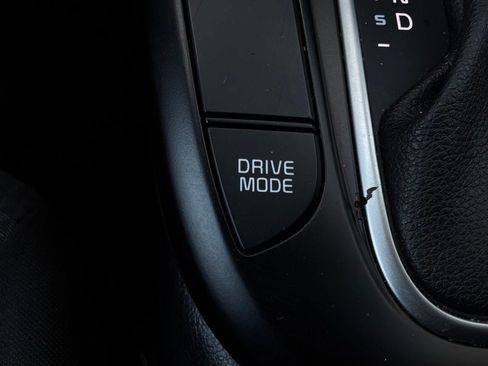 Used 2025 Kia Soul LX w/ LX Technology Package FWD image 22