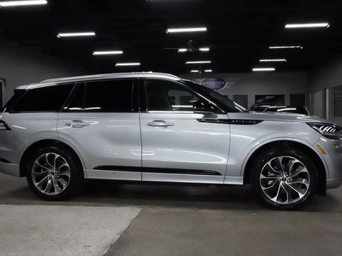 Used 2023 Lincoln Aviator Grand Touring AWD/4WD image 6