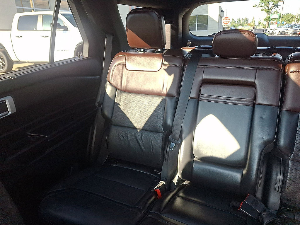Used 2020 Ford Explorer Platinum w/ Premium Technology Package AWD/4WD image 12