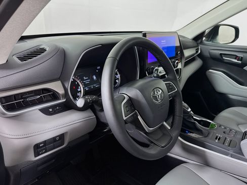 Certified 2026 Toyota Highlander XLE AWD/4WD image 9
