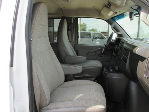 Used 2023 Chevrolet Express 3500 LS RWD image 8