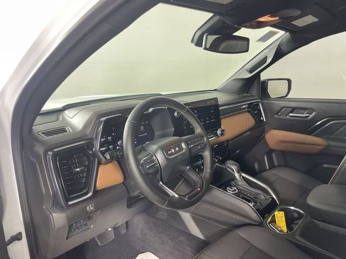 Used 2025 GMC Canyon AT4 image 11