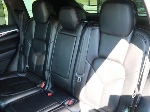 Used 2018 Porsche Cayenne S image 21