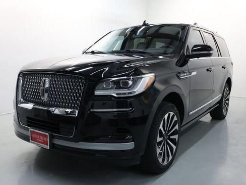 Used 2023 Lincoln Navigator Reserve image 2
