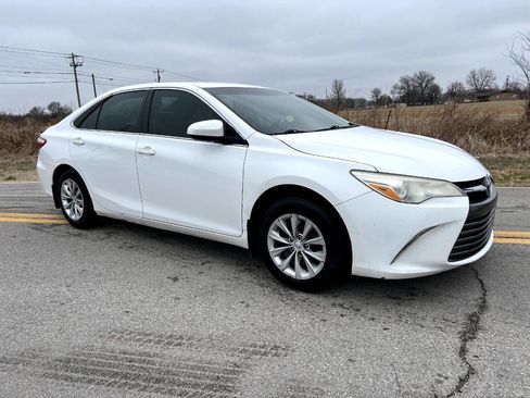 Used 2017 Toyota Camry LE image 2
