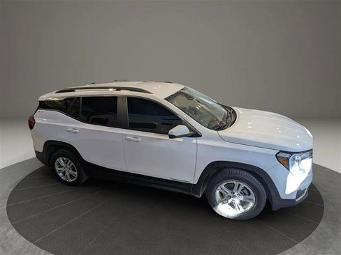 Used 2022 GMC Terrain SLE w/ Driver Convenience Package image 6