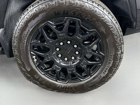 Used 2024 GMC Hummer EV 2X AWD/4WD image 32