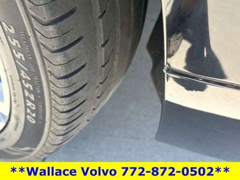 Used 2020 Volvo XC60 T5 Momentum FWD image 12
