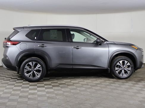 Used 2021 Nissan Rogue SV w/ Premium Package image 18