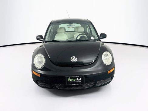 Used 2010 Volkswagen Beetle Coupe FWD image 2