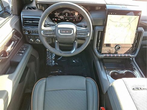 Used 2025 GMC Yukon AT4 w/ AT4 Premium Package image 12