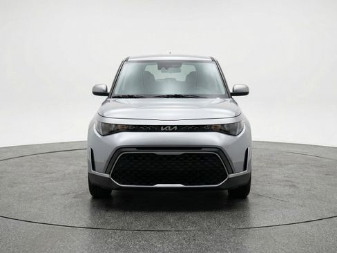 Used 2025 Kia Soul LX w/ LX Technology Package FWD image 2