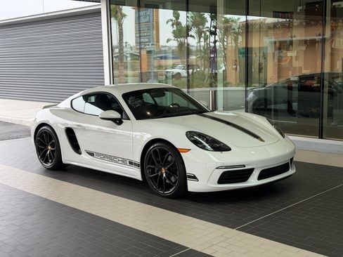 Certified 2024 Porsche 718 Cayman RWD image 5