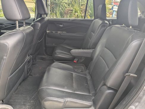 Used 2019 Honda Pilot Touring image 12