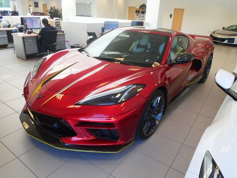 Used 2022 Chevrolet Corvette Stingray Preferred Cpe w/ Z51 Performance Package RWD image 2