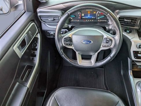 Used 2021 Ford Explorer XLT w/ Equipment Group 202A RWD image 16