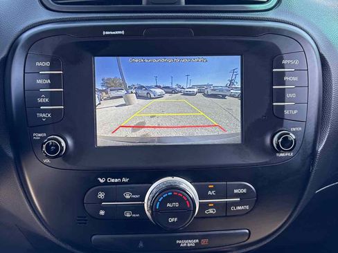 Used 2018 Kia Soul + FWD image 22
