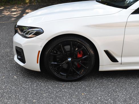 Used 2022 BMW 530i xDrive w/ M Sport Package image 15