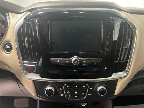 Used 2022 Chevrolet Traverse LS image 9