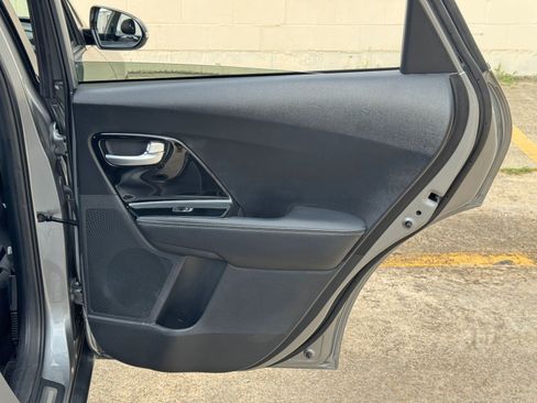Used 2022 Kia Niro EX Premium FWD image 42