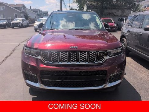 Used 2022 Jeep Grand Cherokee L Summit w/ Advanced Protech Group IV AWD/4WD image 2