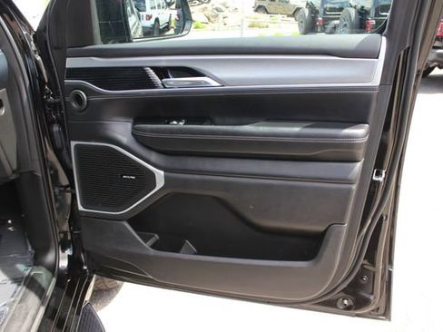 Used 2023 Jeep Wagoneer Series II AWD/4WD image 36