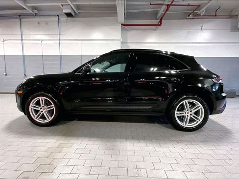 Certified 2023 Porsche Macan image 2