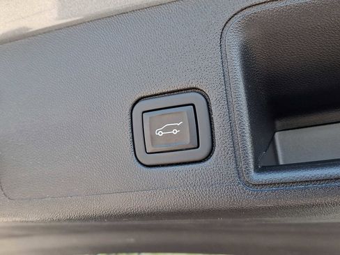 Used 2023 GMC Terrain SLE w/ Driver Convenience Package FWD image 32