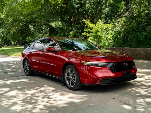 Used 2024 Honda Accord EX-L image 2