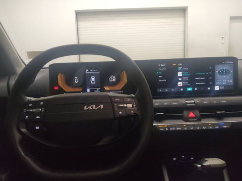 Used 2025 Kia K4 FWD image 22