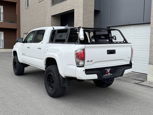 Used 2017 Toyota Tacoma Limited w/ Tow Package AWD/4WD image 4