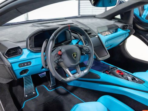 Used 2025 Lamborghini Revuelto image 47