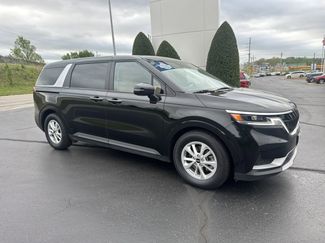 Used 2024 Kia Carnival LX video 1