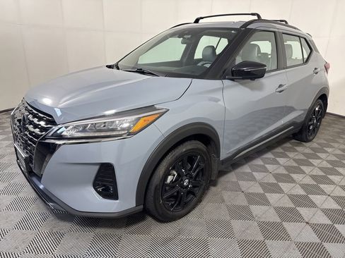Used 2021 Nissan Kicks SR w/ SR Premium Package FWD image 12